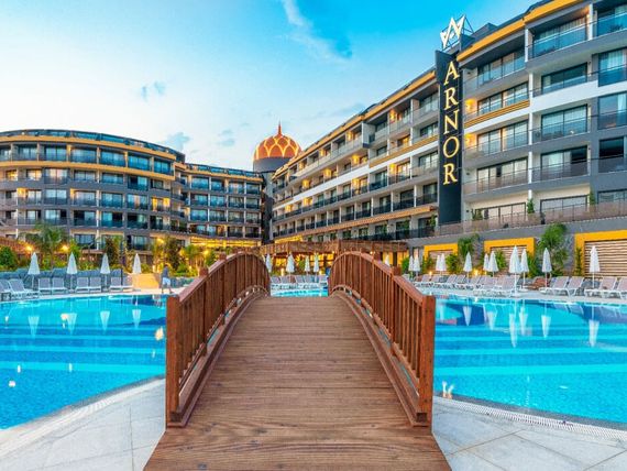 obiekt, teren hotelu, basen