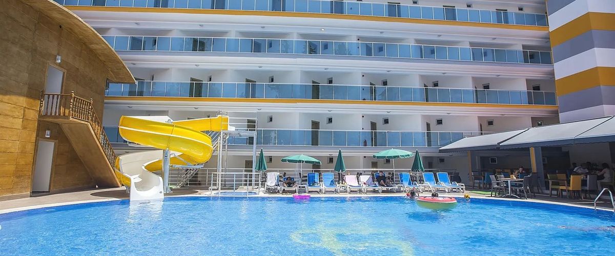 basen, zjeżdżalnia