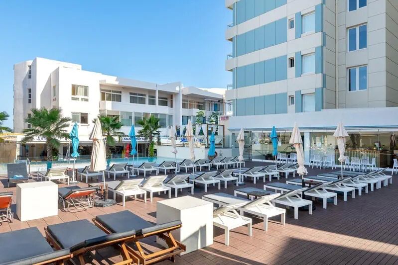 obiekt, teren hotelu, basen