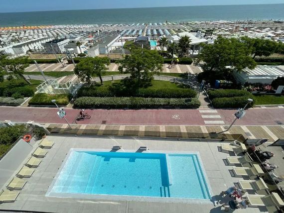 teren hotelu, basen, plaża