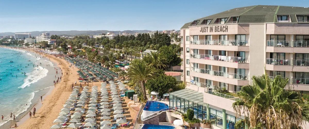 teren hotelu, basen, plaża
