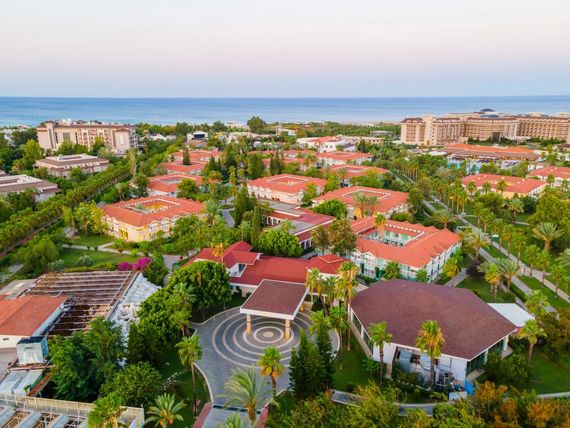obiekt, teren hotelu