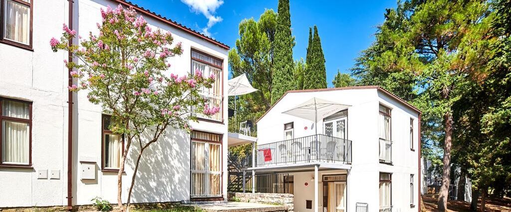 obiekt, teren hotelu