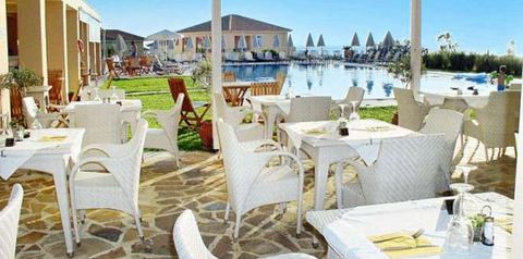 teren hotelu, restauracja, basen