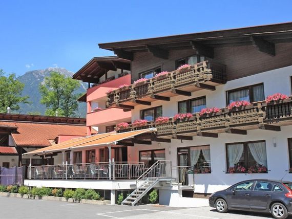 obiekt, teren hotelu