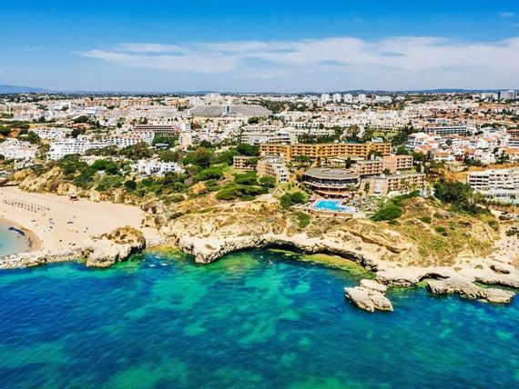 Auramar Beach Resort