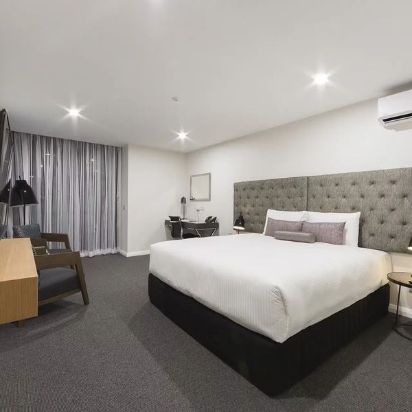 Avenue Canberra