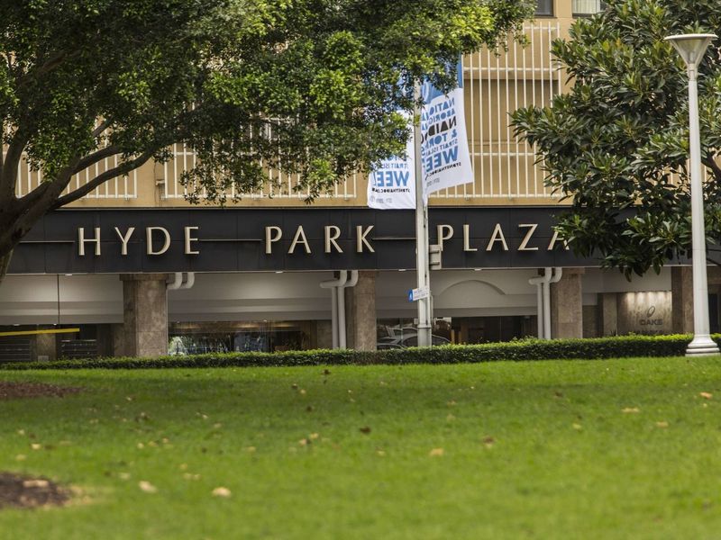 Oaks Hyde Park Suites
