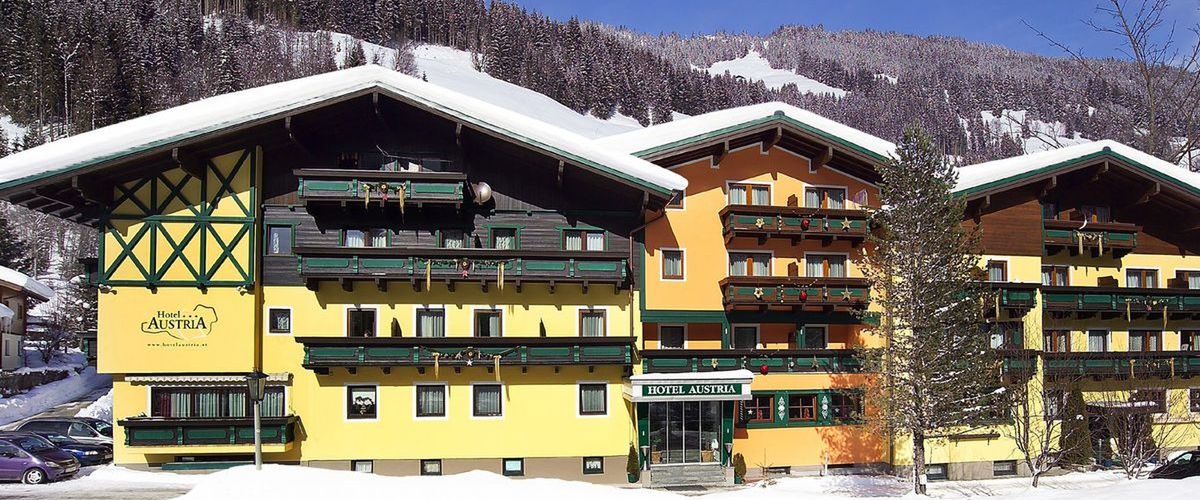 teren hotelu, budynek główny