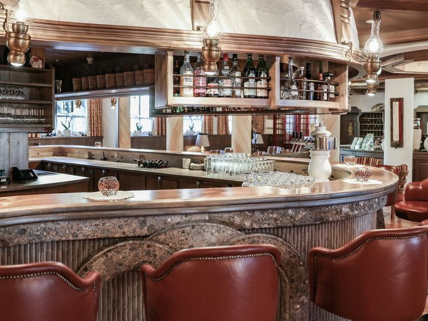 lobby bar, drink bar
