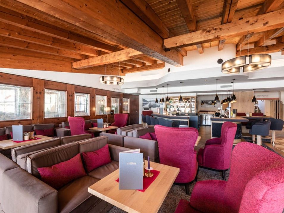 lobby bar