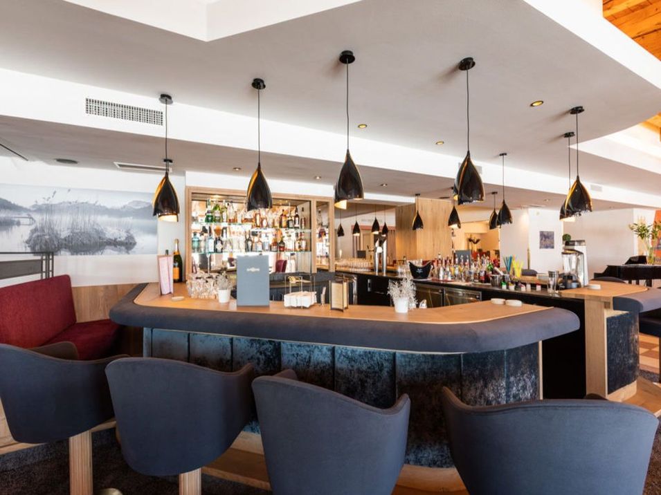 lobby bar