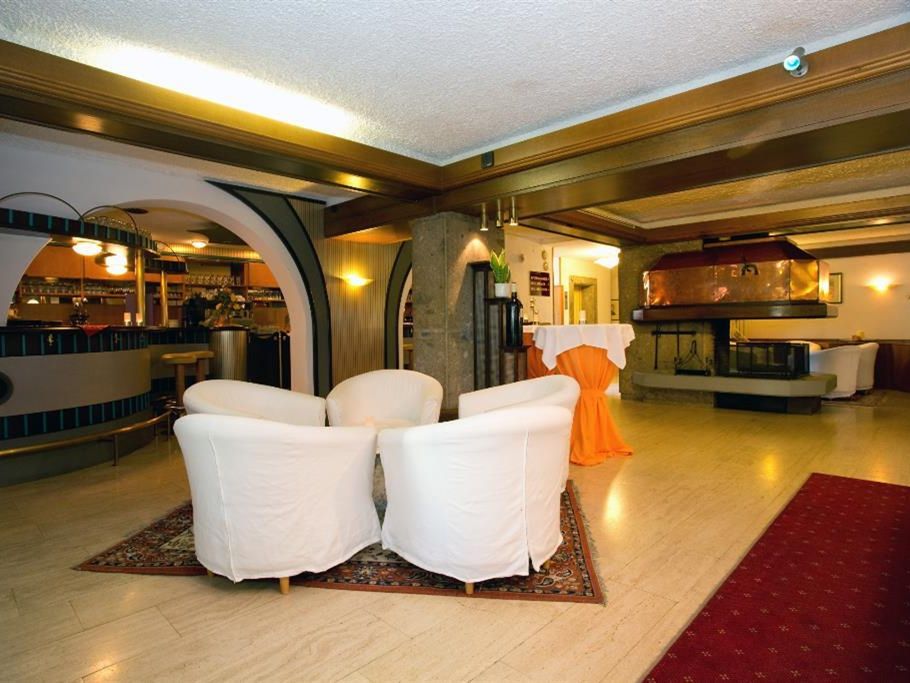 lobby bar