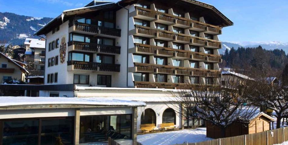 obiekt, budynek główny, teren hotelu
