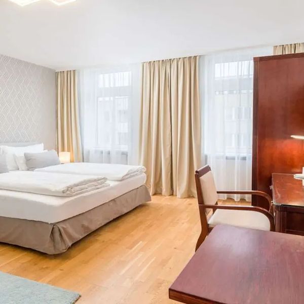 Best Western Plus Celebrity Suites