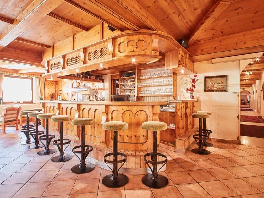 lobby bar