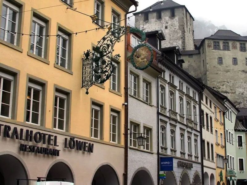 Central Lowen 4*