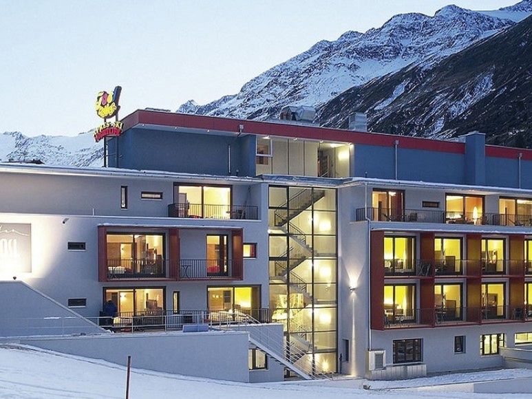 Josl Mountain Lounging