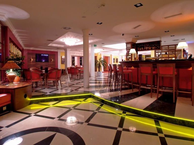 lobby bar