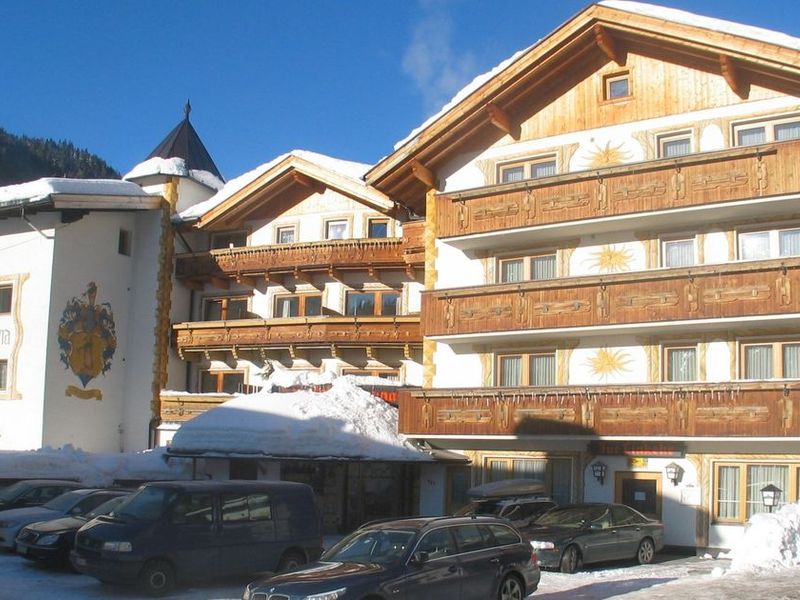Pezina 2.5*
