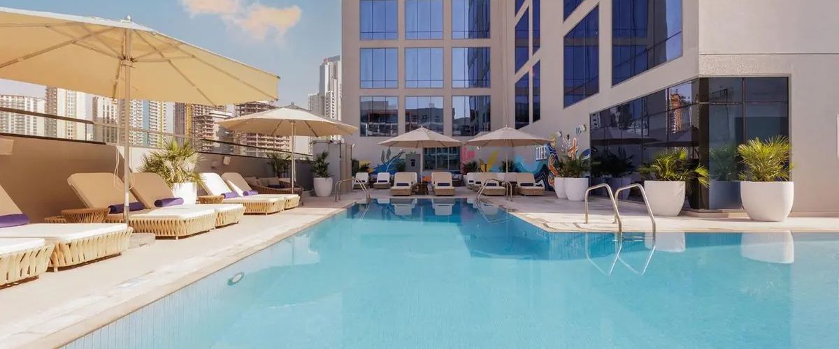 obiekt, teren hotelu, basen