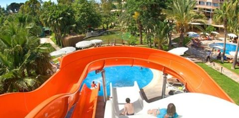 teren hotelu, zjeżdżalnia, basen