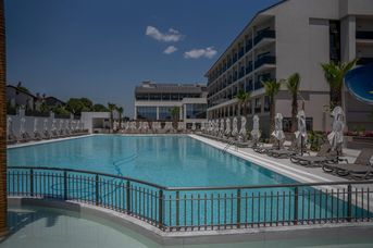 Avia Resort & Spa