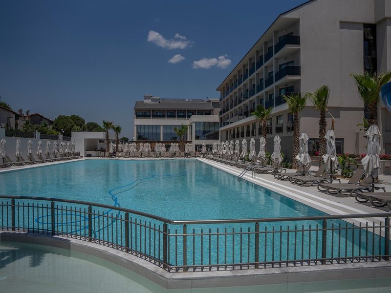 Avia Resort & Spa