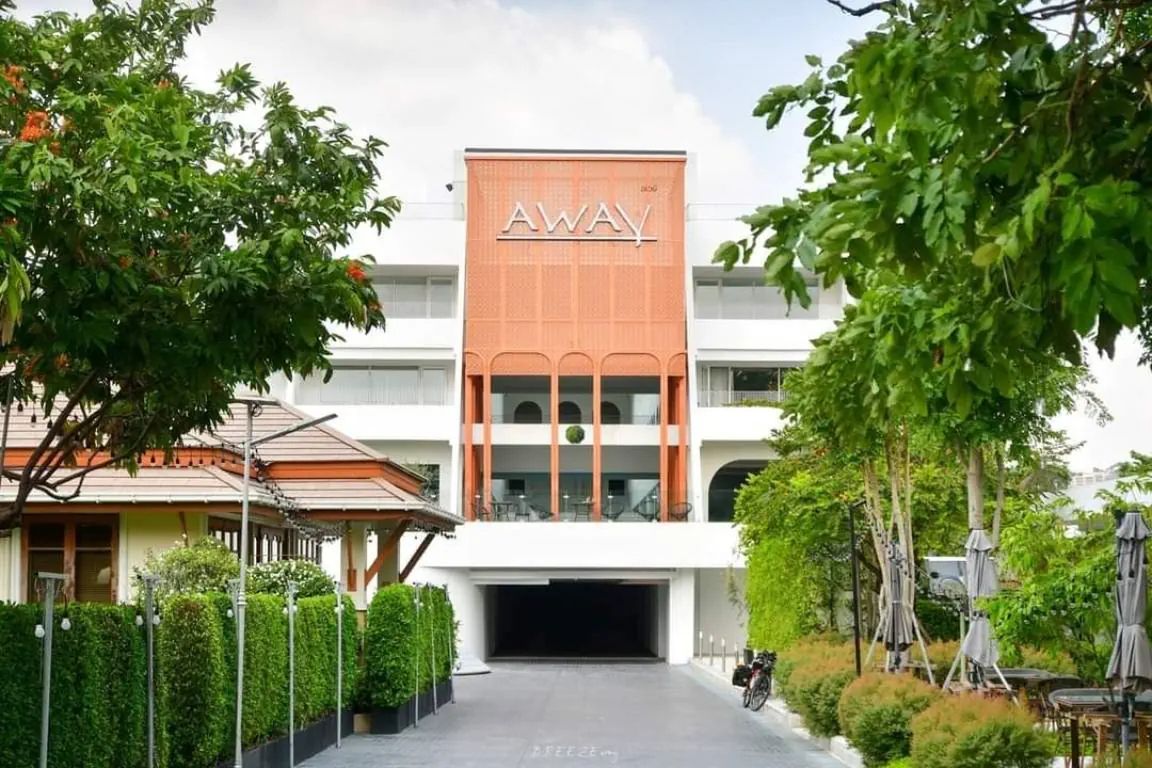 obiekt, teren hotelu