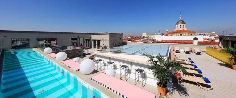 teren hotelu, basen, pool bar