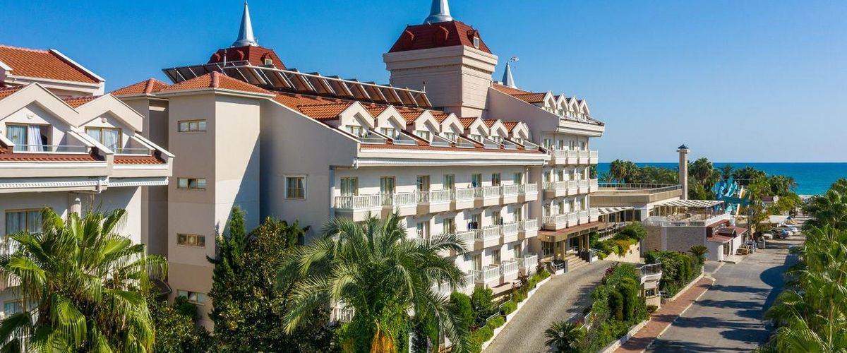 budynek główny, teren hotelu