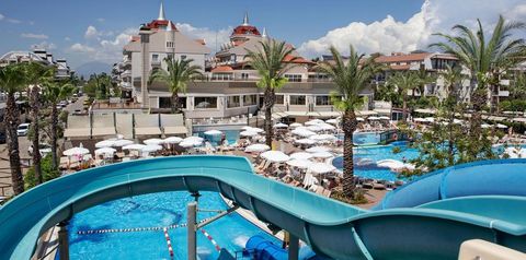 teren hotelu, basen, zjeżdżalnia