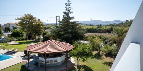 teren hotelu, basen, pool bar