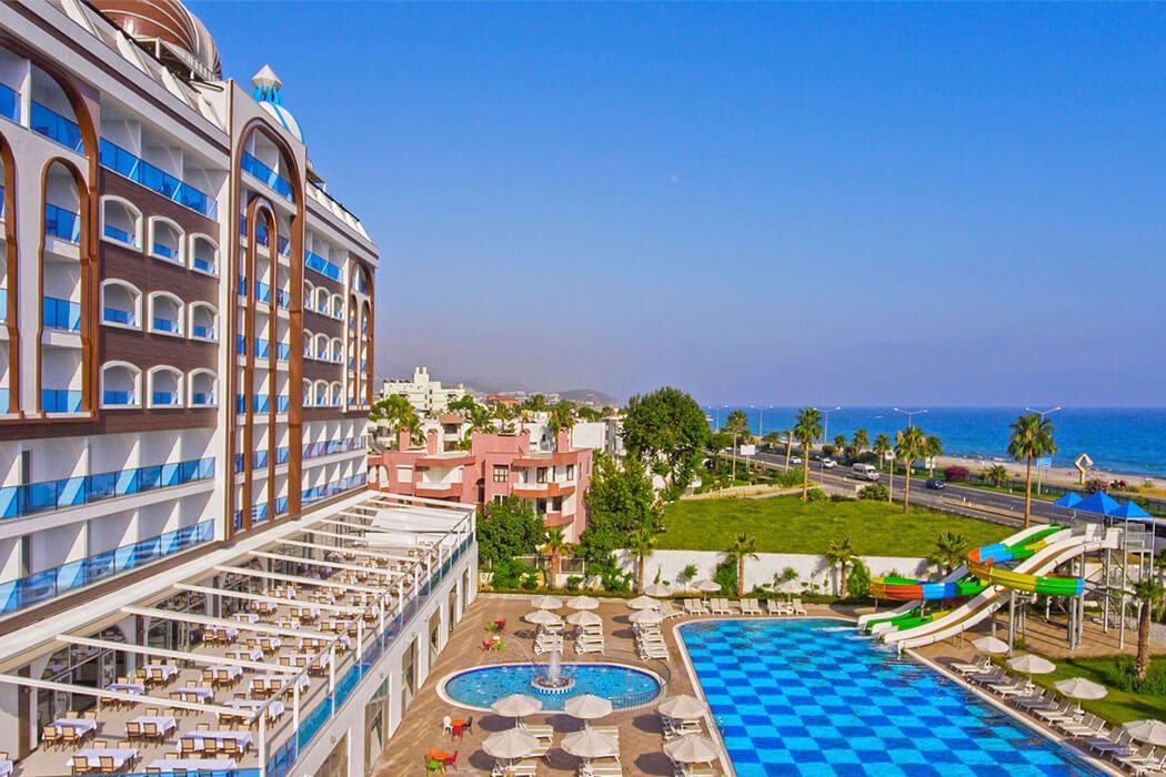 budynek główny, basen