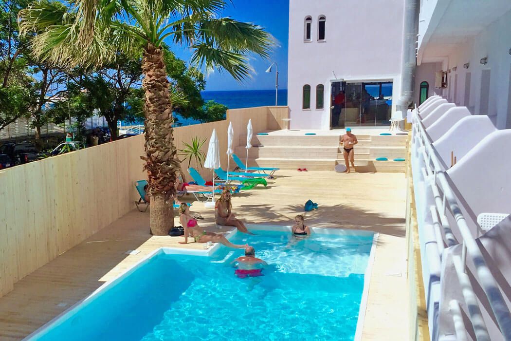 obiekt, teren hotelu, basen