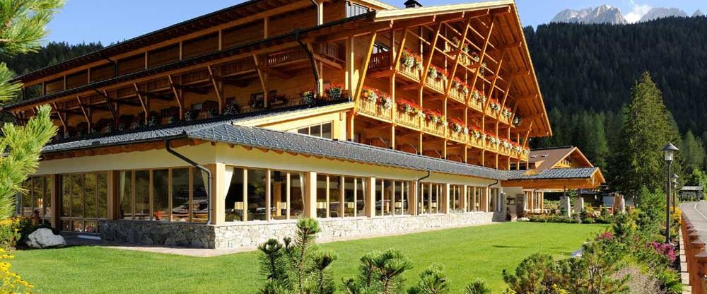 teren hotelu, góry, obiekt