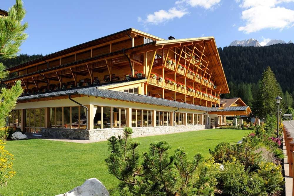 teren hotelu, góry, obiekt