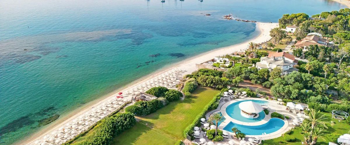 teren hotelu, basen, plaża