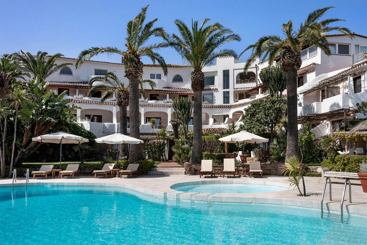 basen, teren hotelu, obiekt