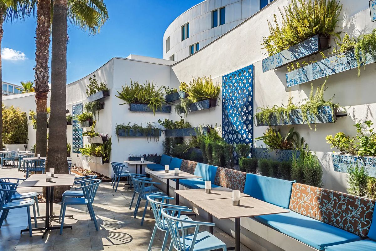 restauracja, teren hotelu