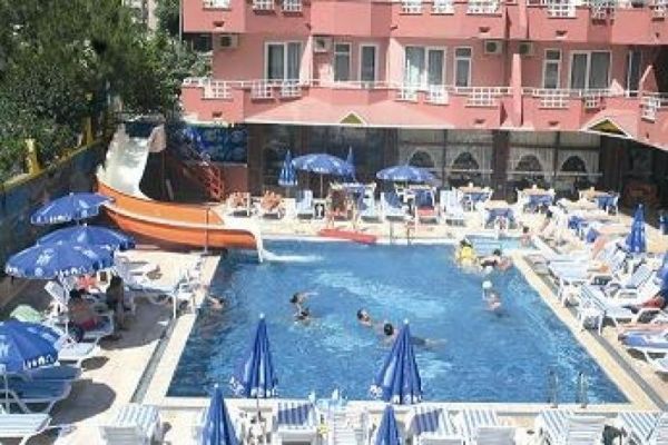 teren hotelu, zjeżdżalnia, basen