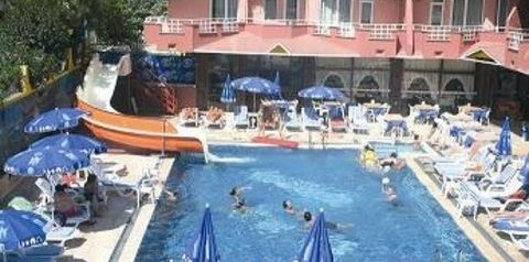 teren hotelu, zjeżdżalnia, basen