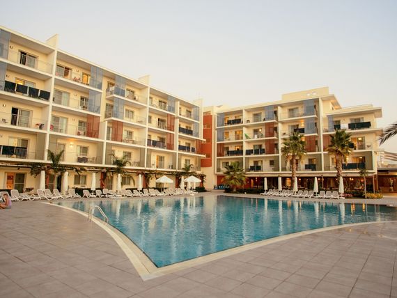 obiekt, teren hotelu, basen
