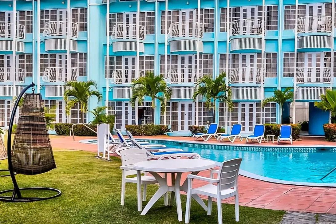 basen, teren hotelu, obiekt