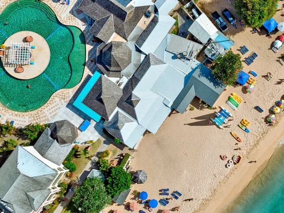 teren hotelu, basen, plaża