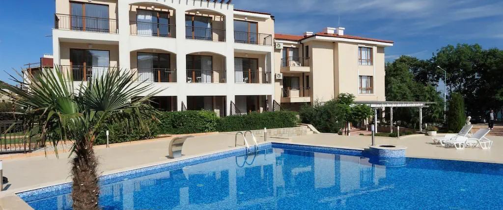 obiekt, teren hotelu, basen