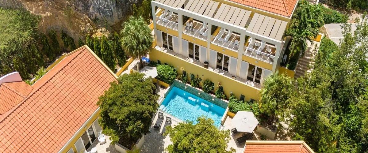 basen, teren hotelu, obiekt