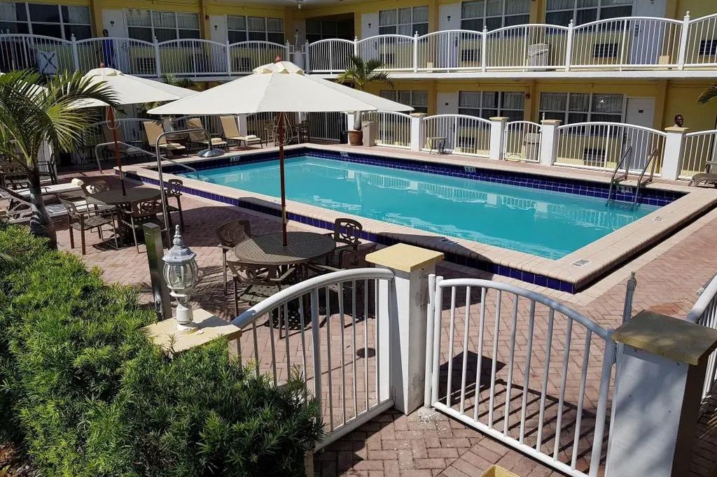 obiekt, teren hotelu, basen