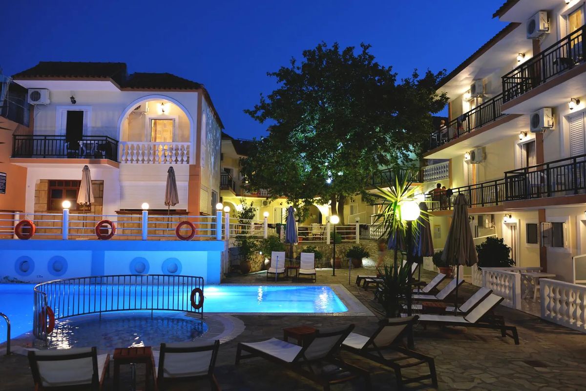 obiekt, teren hotelu, basen