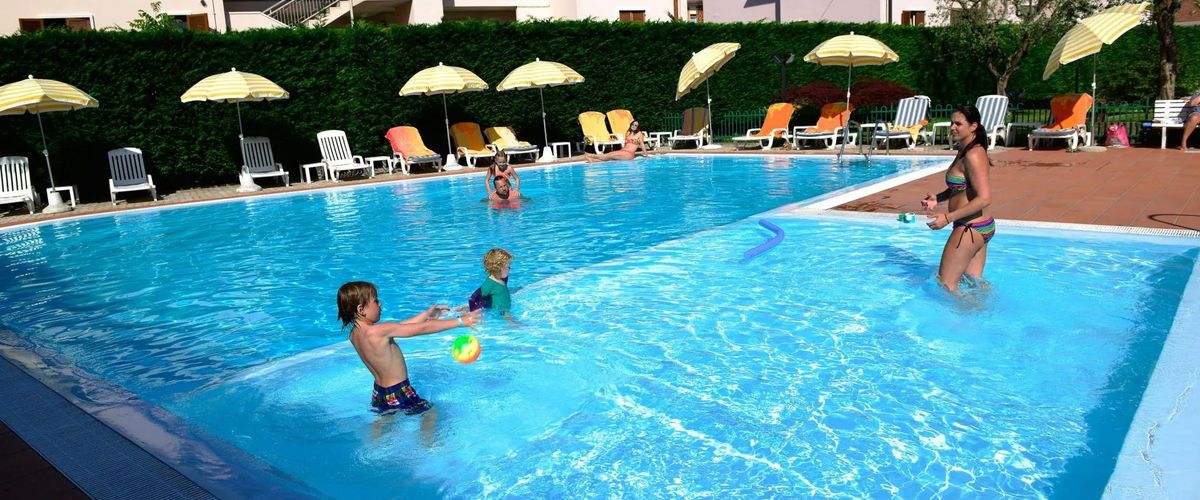 basen, budynek główny